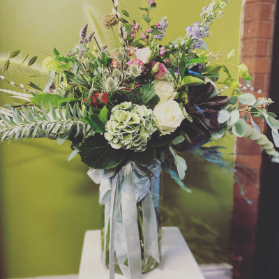 Aquatic Scent - A breathtaking spray of seasonal flowers interspersed with foliage. Natural, beautiful and just perfect.