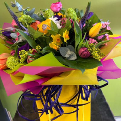 Hello Spring - A beautiful selection of spring blooms , to include tulips , Ranunculus, hyacinth and Tete a Tete Handtied and presented in a gift bag Please note : the design may differ to the one in the image due to availability of stock at the time of order. The size of the design in the photo is the medium size